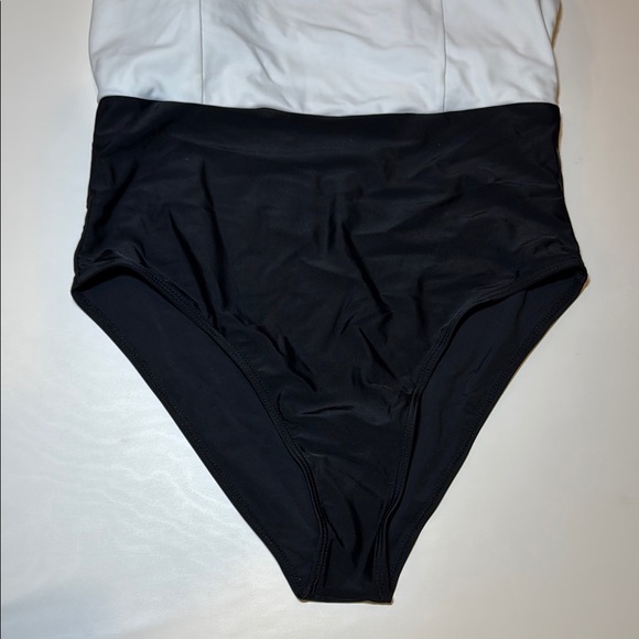 SHEIN Woman’s One-Piece Black and White Swimsuit Size XL - Picture 2 of 6